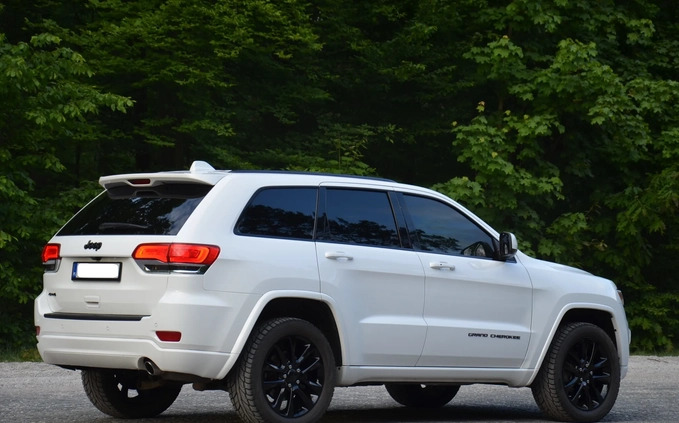 Jeep Grand Cherokee cena 120000 przebieg: 113000, rok produkcji 2019 z Łomianki małe 154